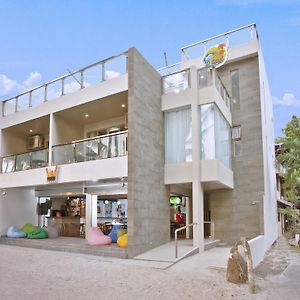 B Pod Hotel